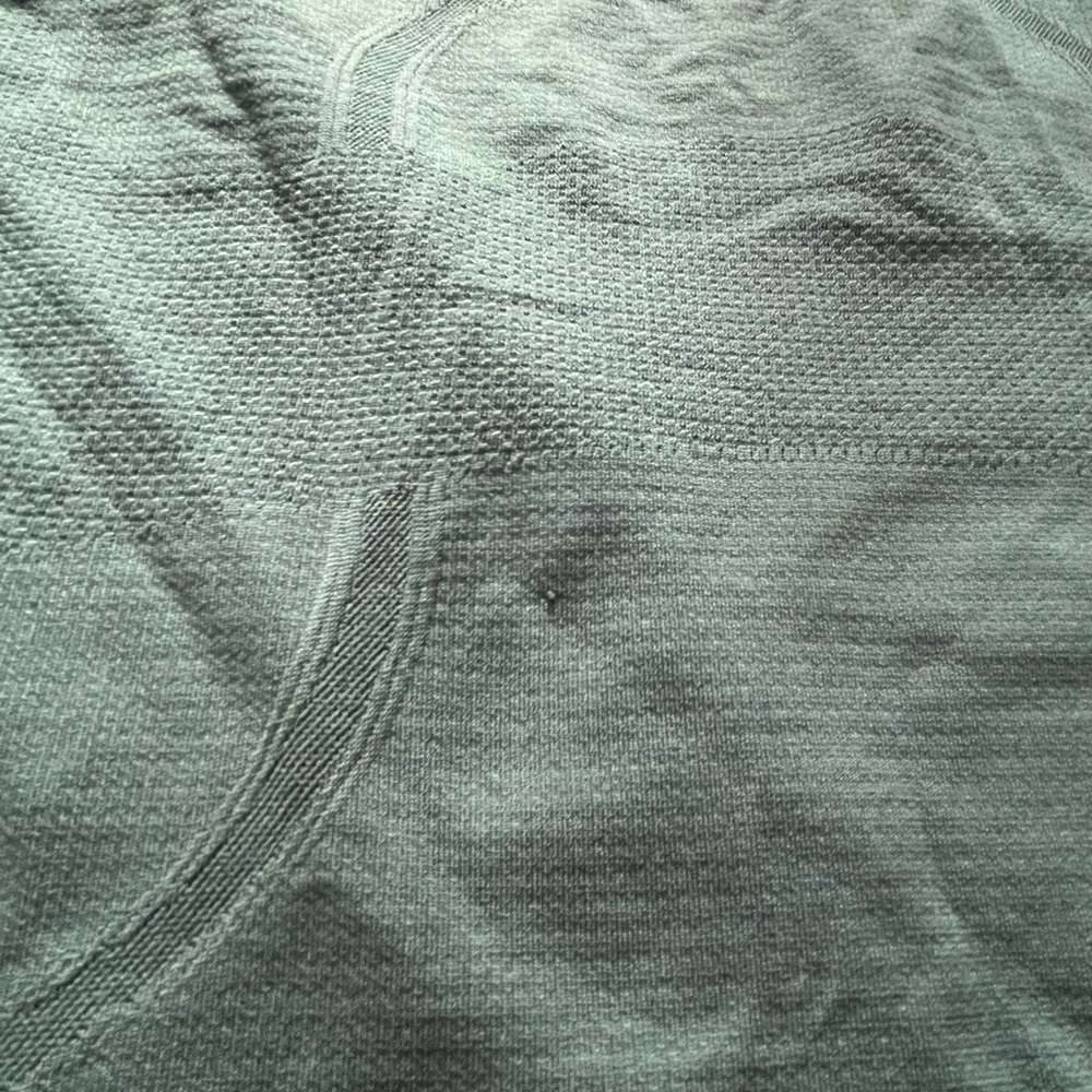 Lululemon Set of 2 Racerback Tanks Size 6 Black and Green - Picture 11 of 12
